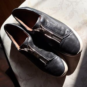 Used Frye Black Lena zip front